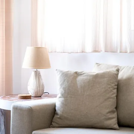 Turtle Cove Cottage, Beachfront