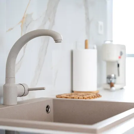 Turtle Cove Cottage, Beachfront *