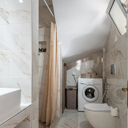 Turtle Cove Cottage, Beachfront *