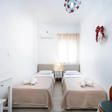 Turtle Cove Cottage, Beachfront