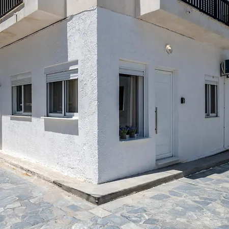 Turtle Cove Cottage, Beachfront *