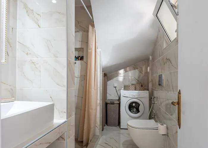 Turtle Cove Cottage, Beachfront *