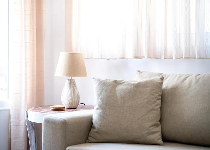 Turtle Cove Cottage, Beachfront