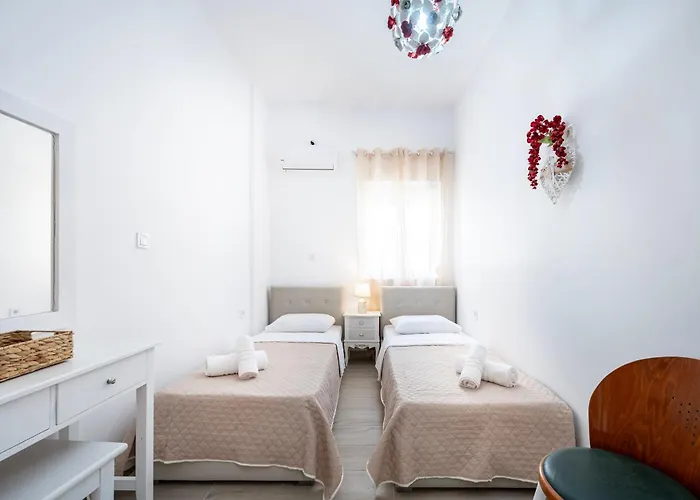 Turtle Cove Cottage, Beachfront