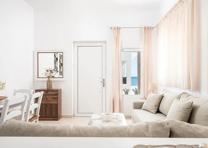 Turtle Cove Cottage, Beachfront *